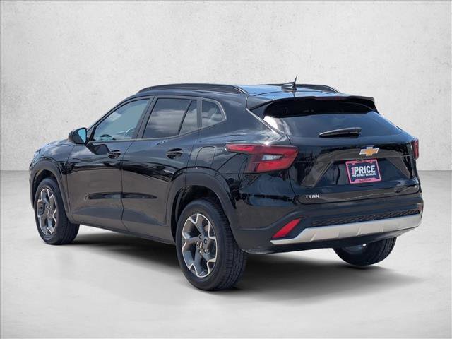 Used 2025 Chevrolet Trax LT w/ LT Convenience Package FWD image 8