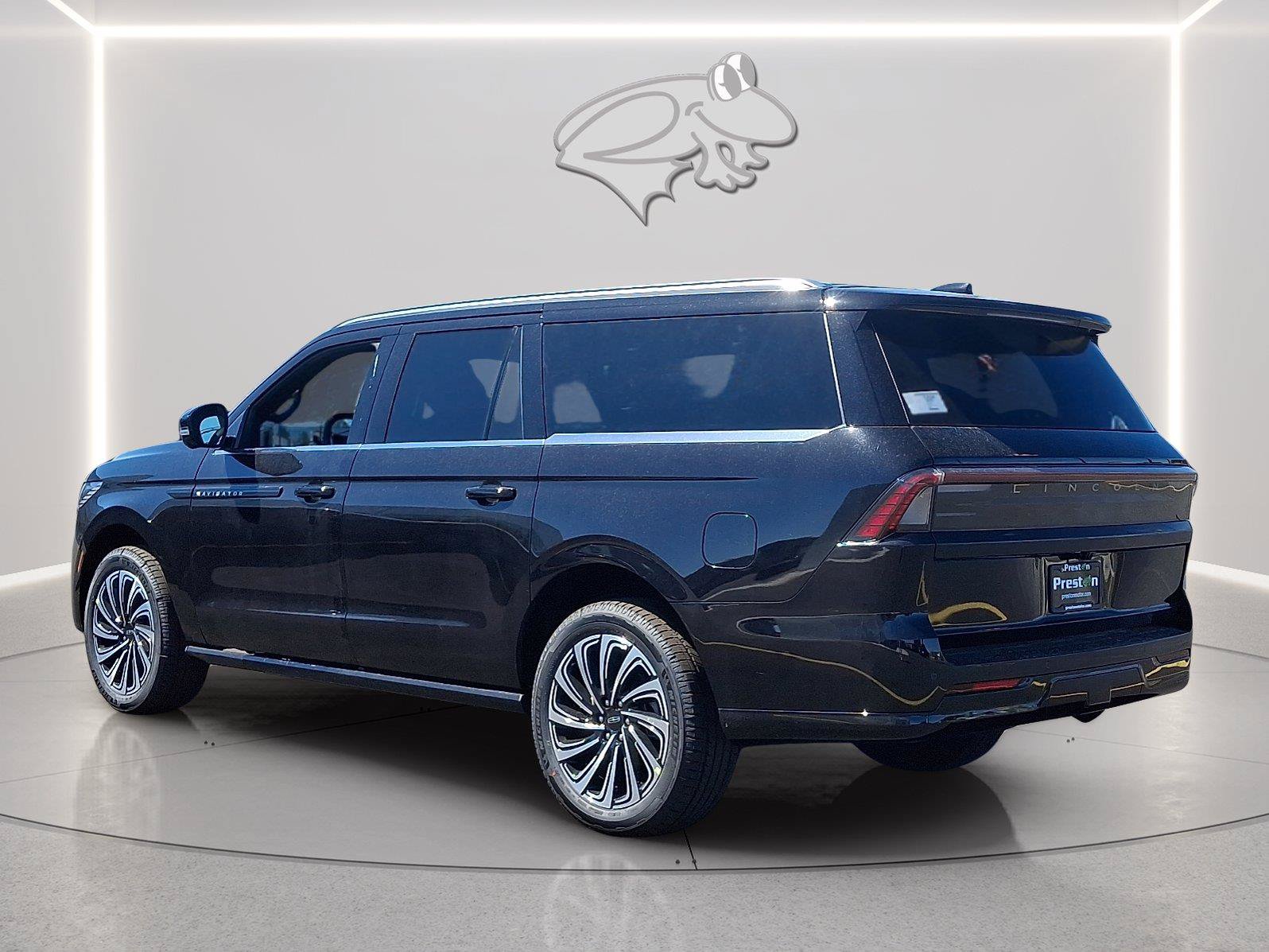 New 2026 Lincoln Navigator L Black Label AWD/4WD image 2