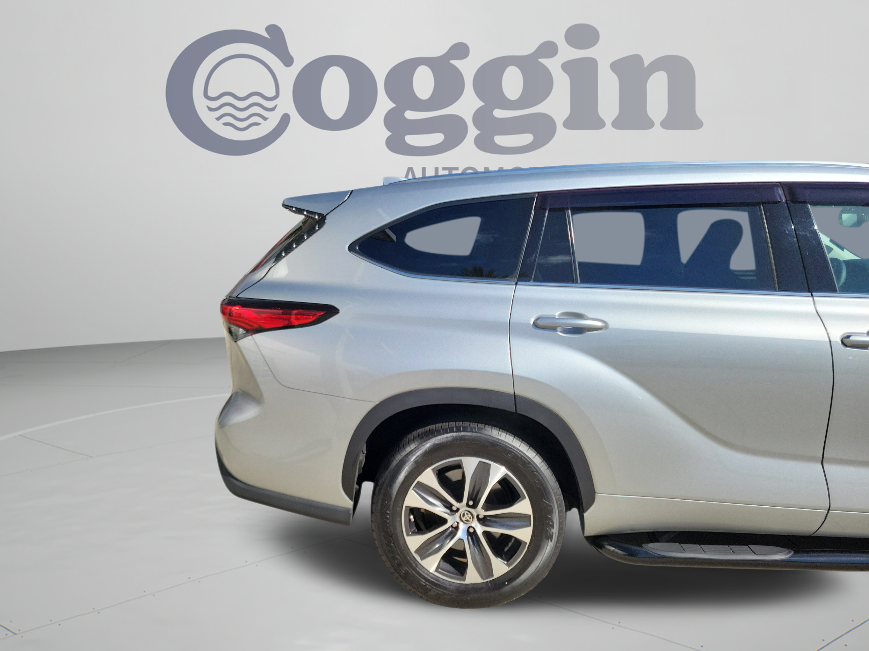 Used 2021 Toyota Highlander XLE FWD image 31