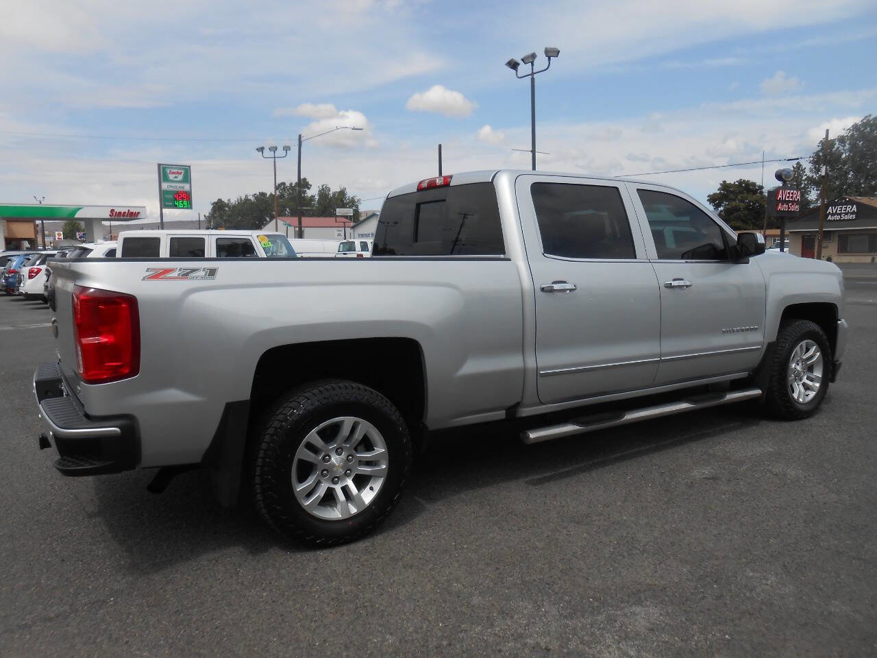 Used 2017 Chevrolet Silverado 1500 LTZ Z71 w/ LTZ Plus Package image 9
