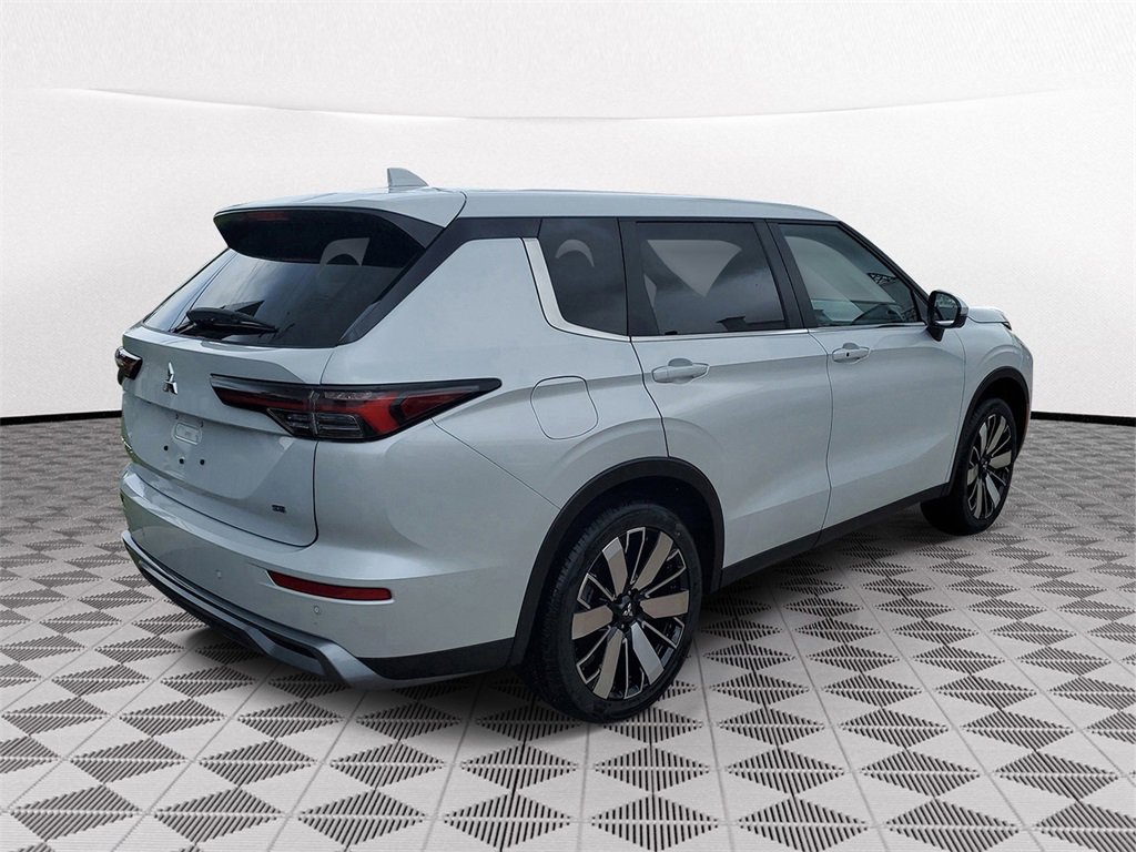 New 2025 Mitsubishi Outlander SE image 6