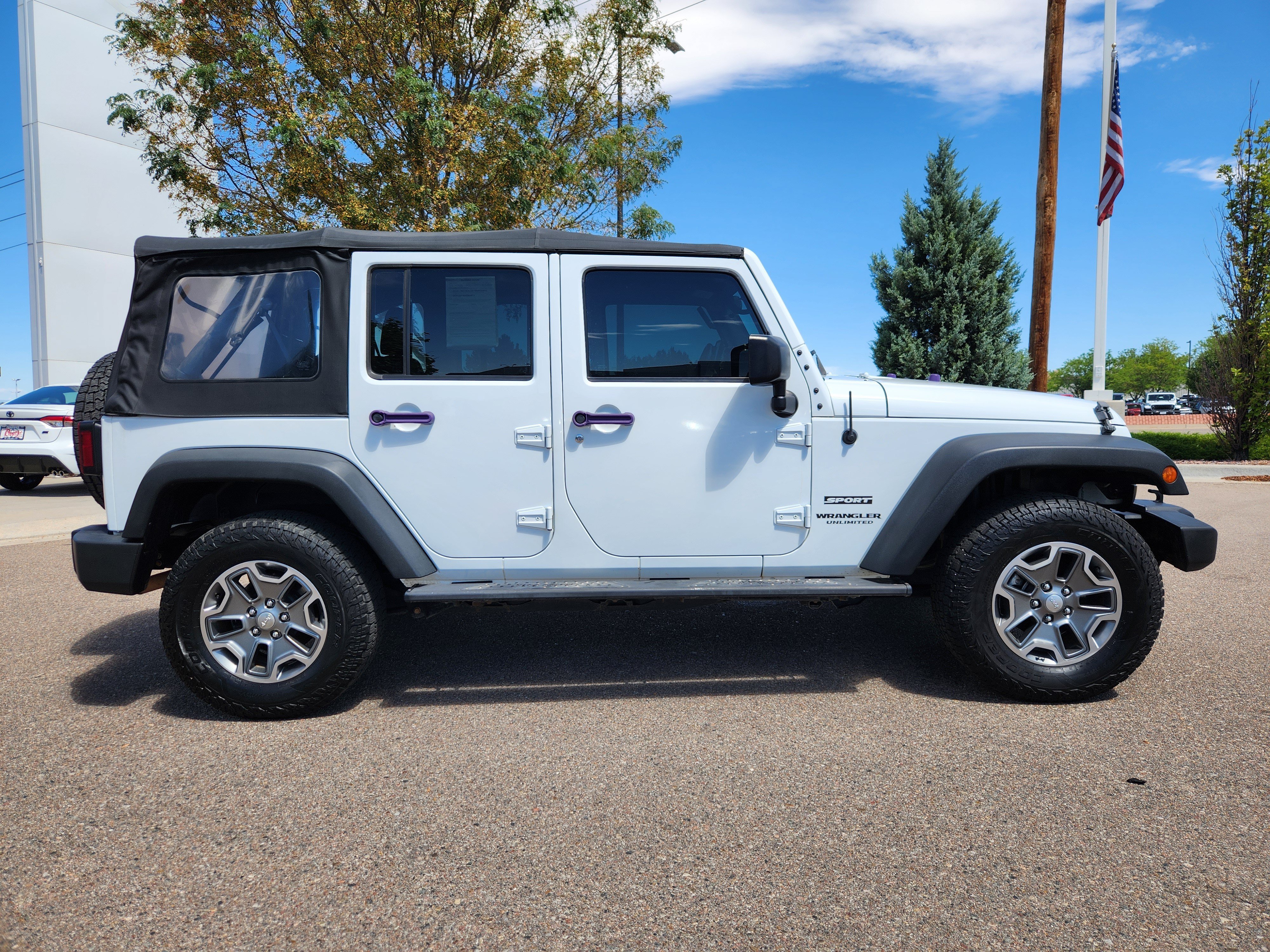 Used 2015 Jeep Wrangler Unlimited Sport w/ Connectivity Group AWD/4WD image 2