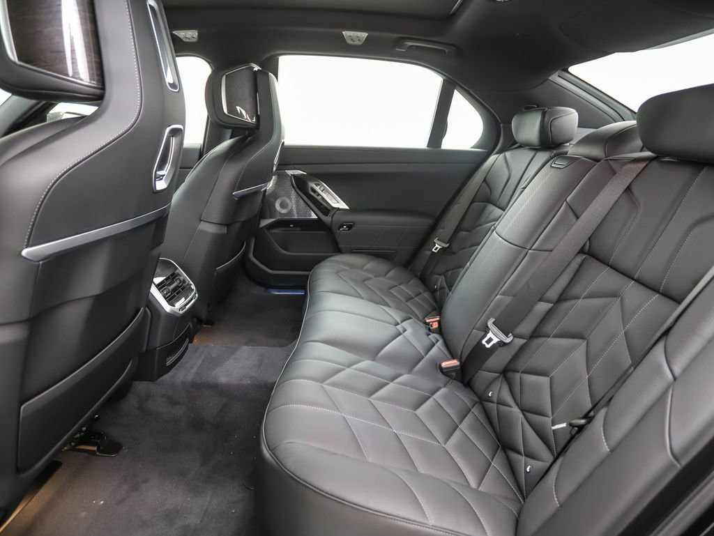 Used 2026 BMW 750e xDrive 750e xDrive w/ Executive Package image 23