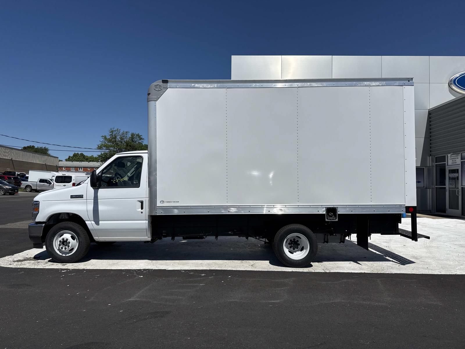 New 2027 Ford E-350 and Econoline 350 Super Duty w/ Power Equipment Group RWD image 6
