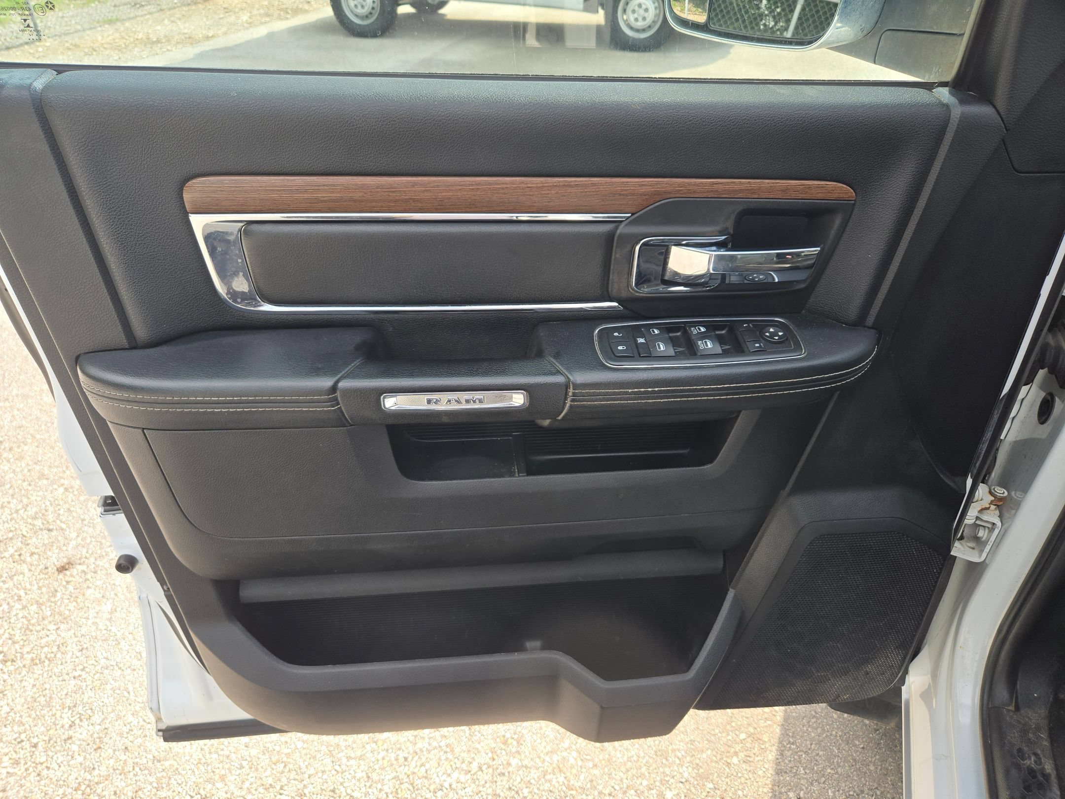 Used 2014 RAM 1500 Laramie w/ Convenience Group AWD/4WD image 11