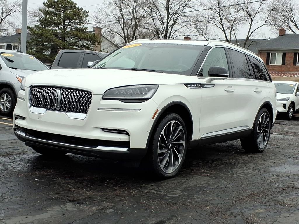 Used 2023 Lincoln Aviator Reserve w/ Equipment Group 201A image 3