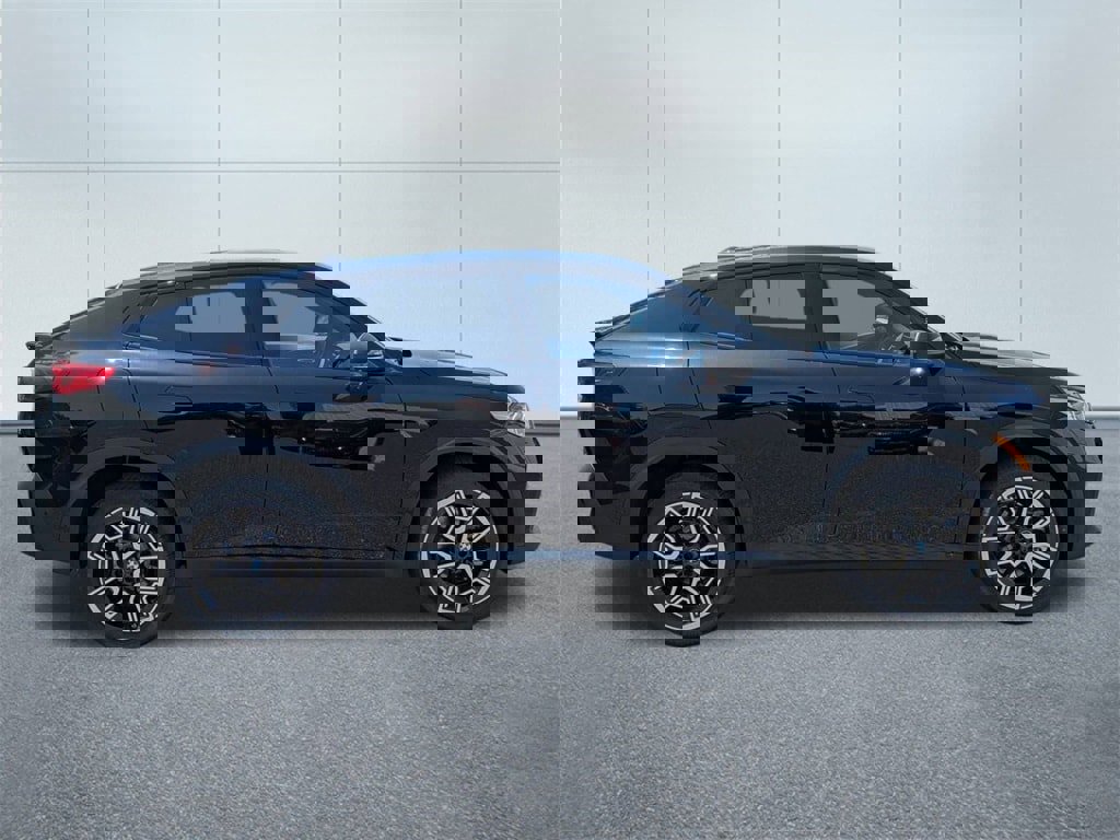New 2025 BMW X2 xDrive28i w/ Convenience Package image 2