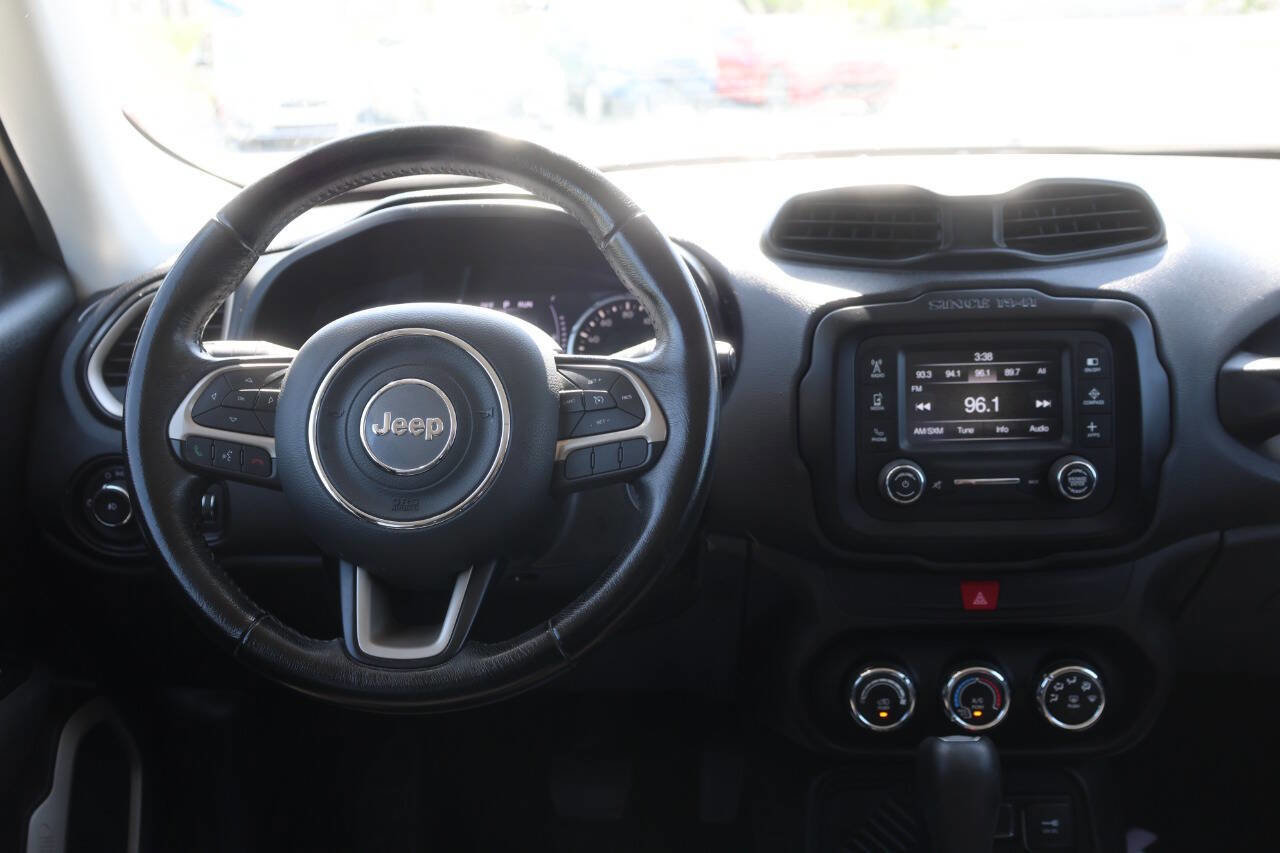 Used 2017 Jeep Renegade Latitude image 23