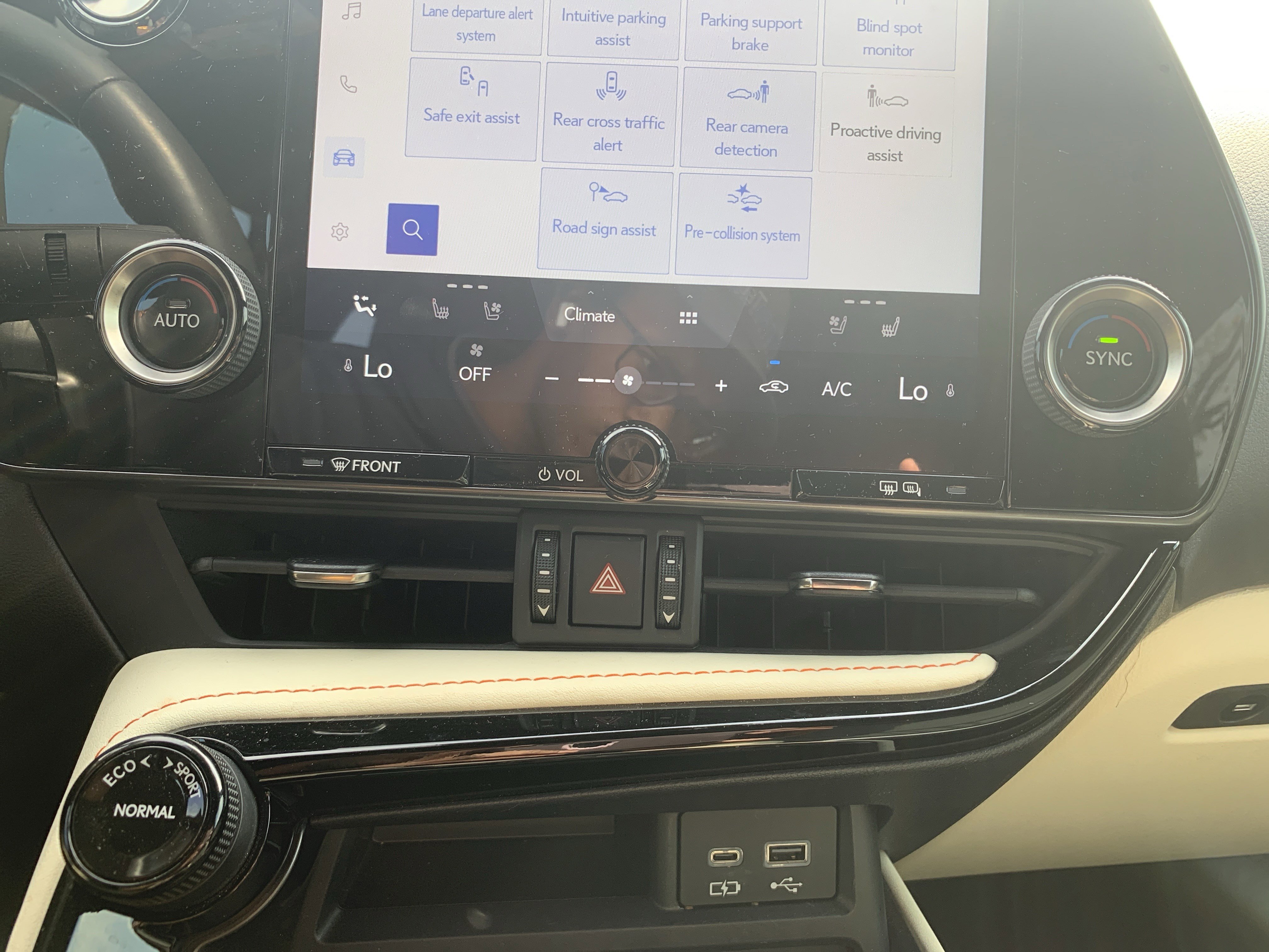 Used 2024 Lexus NX 250 FWD w/ Towing Package (2000 Lbs) image 29