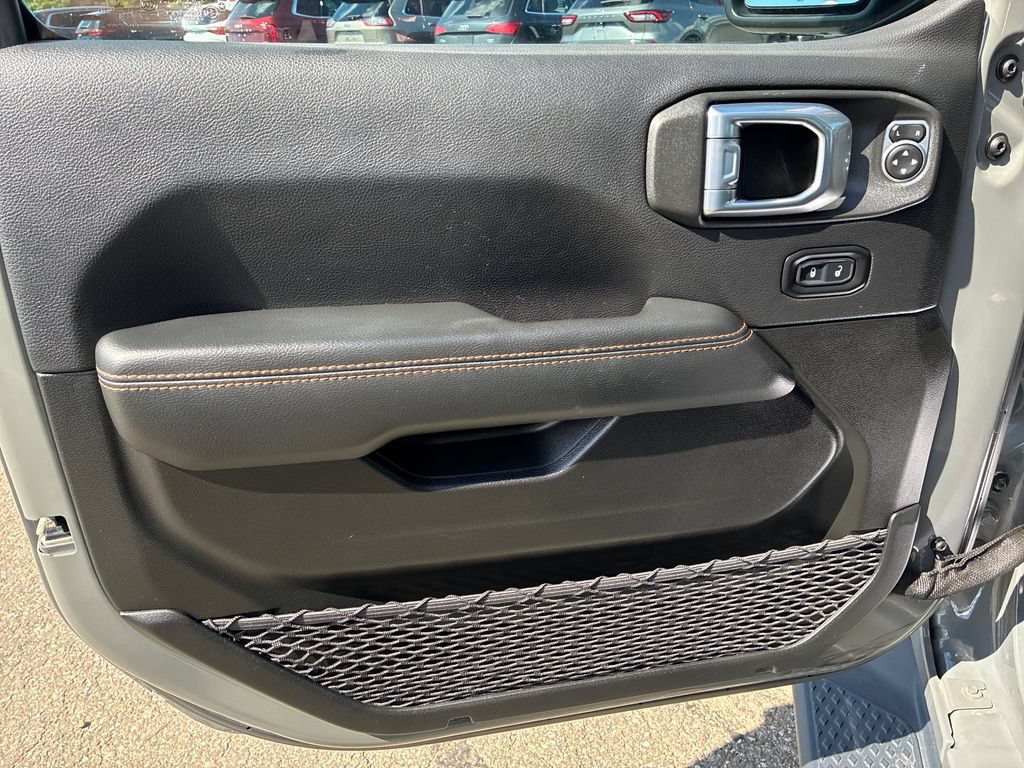Used 2022 Jeep Gladiator Overland AWD/4WD image 12