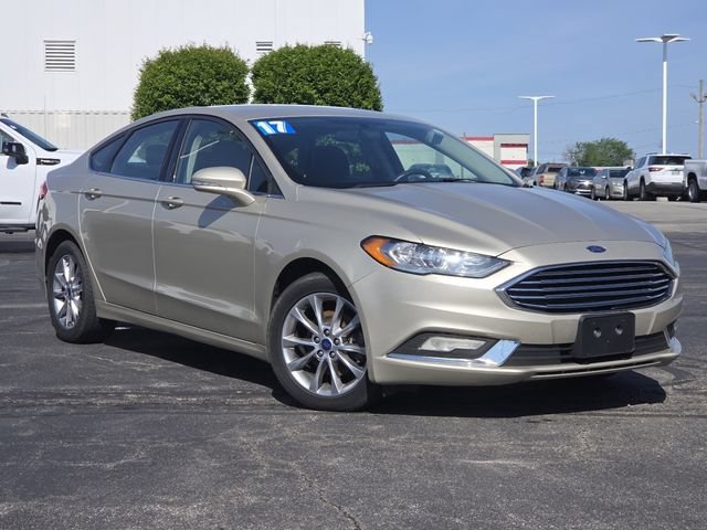 Used 2017 Ford Fusion SE w/ Fusion SE Technology Package FWD image 2
