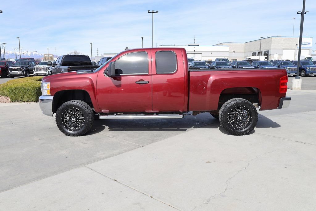 Used 2008 Chevrolet Silverado 2500 LT w/ 1LT Convenience Package AWD/4WD image 3