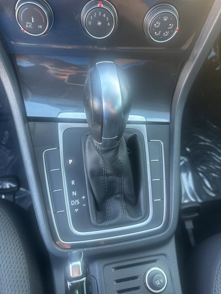 Used 2018 Volkswagen Golf S image 28