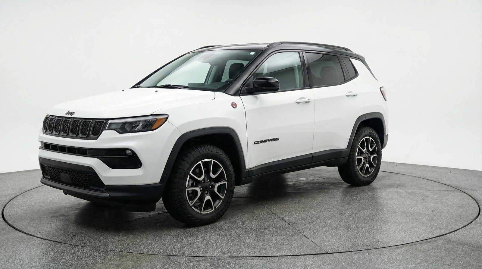 Used 2025 Jeep Compass Trailhawk AWD/4WD image 3