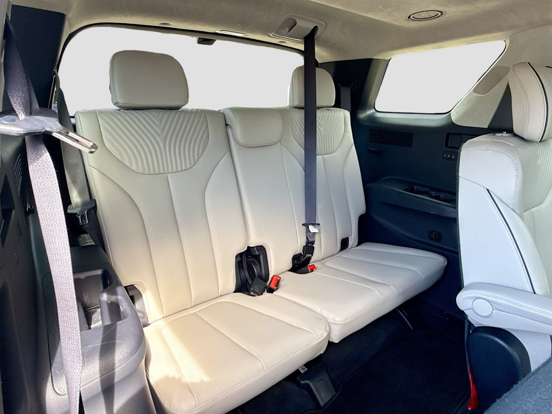 Used 2025 Hyundai Palisade Calligraphy FWD image 19