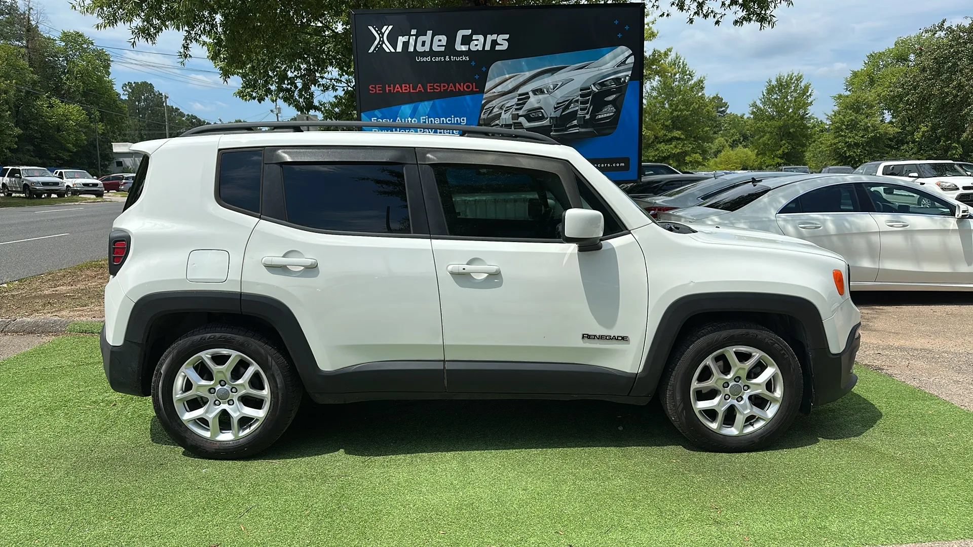 Used 2016 Jeep Renegade Latitude w/ Safety & Security Group FWD image 8