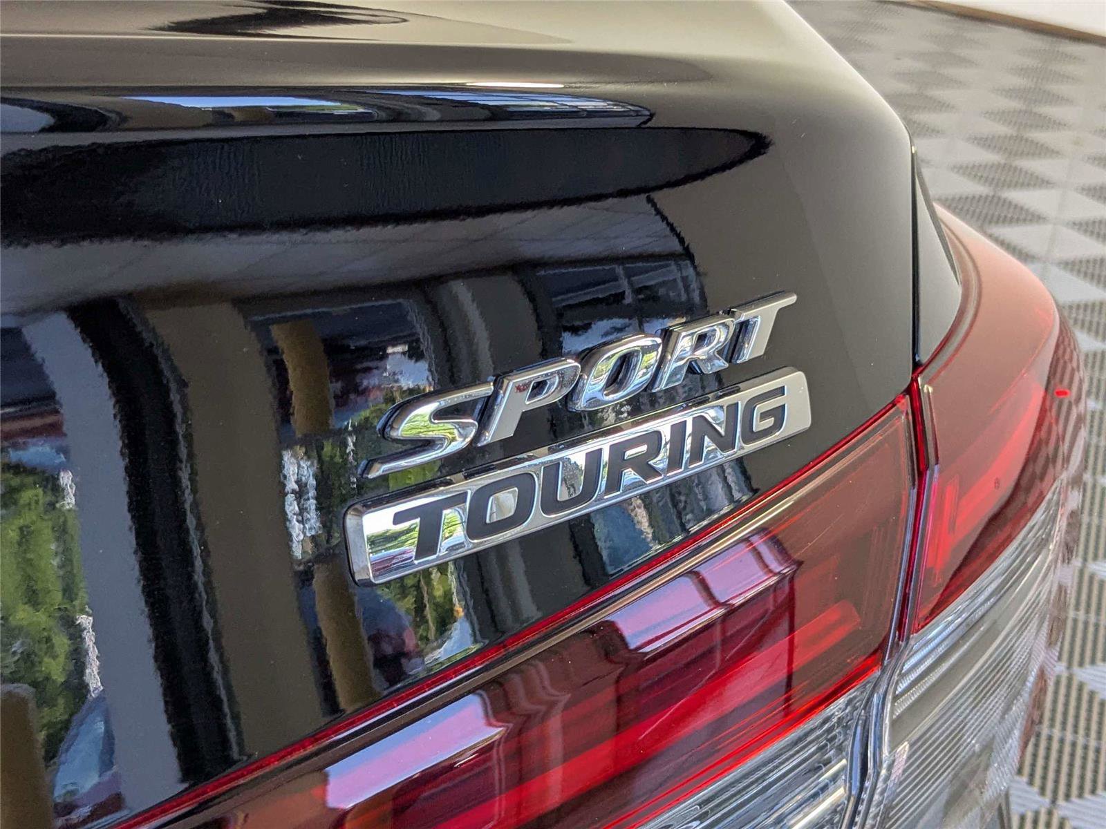 Used 2025 Honda Civic Sport Touring image 4