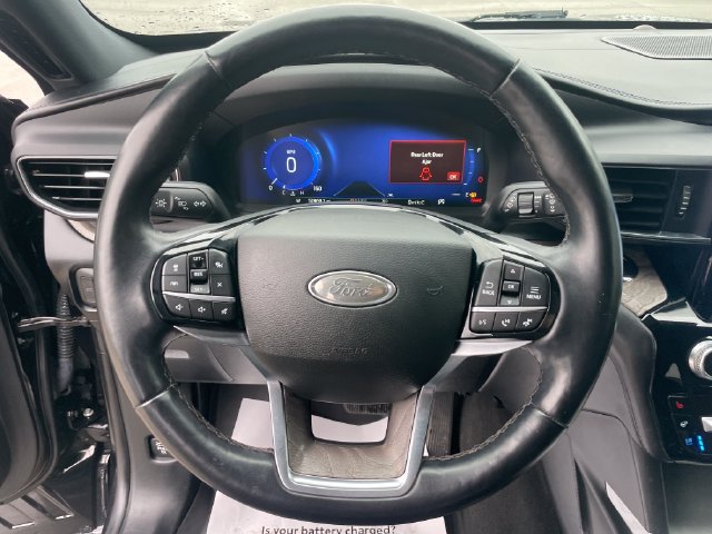 Used 2022 Ford Explorer Platinum w/ Equipment Group 601A AWD/4WD image 25
