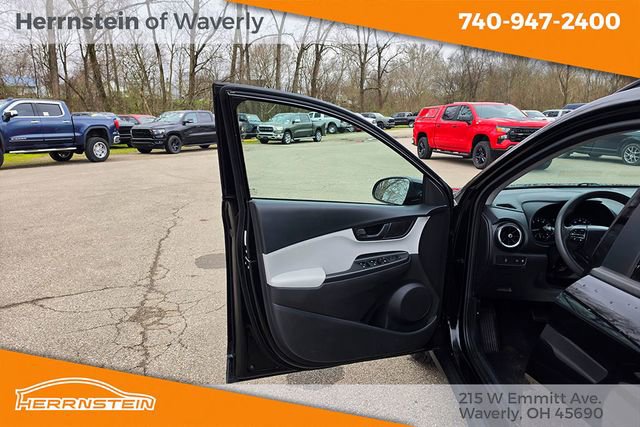 Used 2023 Hyundai Kona SEL w/ Cargo Package AWD/4WD image 14