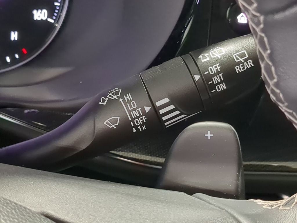 Used 2023 Buick Envision Essence image 25