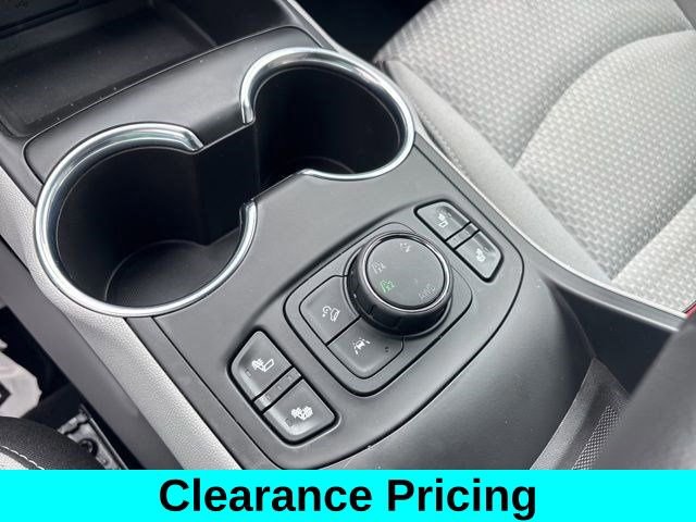 Used 2023 GMC Terrain SLE w/ Driver Convenience Package image 26