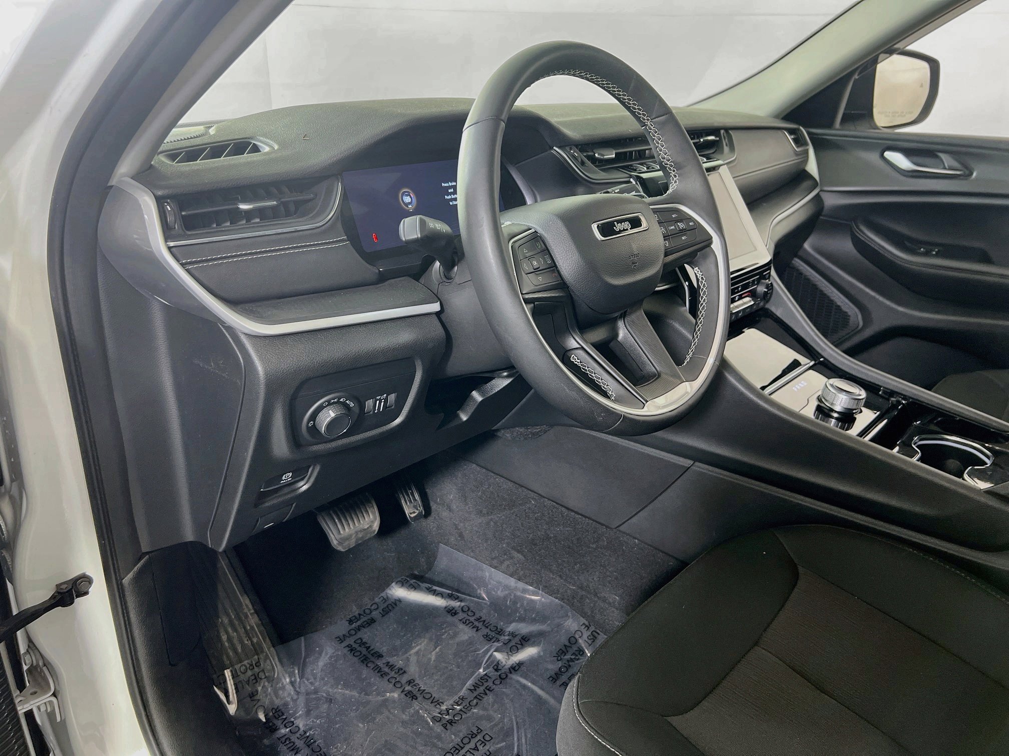 Used 2023 Jeep Grand Cherokee L Laredo w/ Luxury Tech Group I AWD/4WD image 9