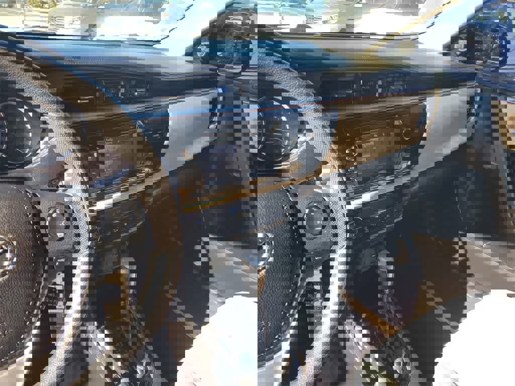 Used 2015 Toyota Corolla LE image 30