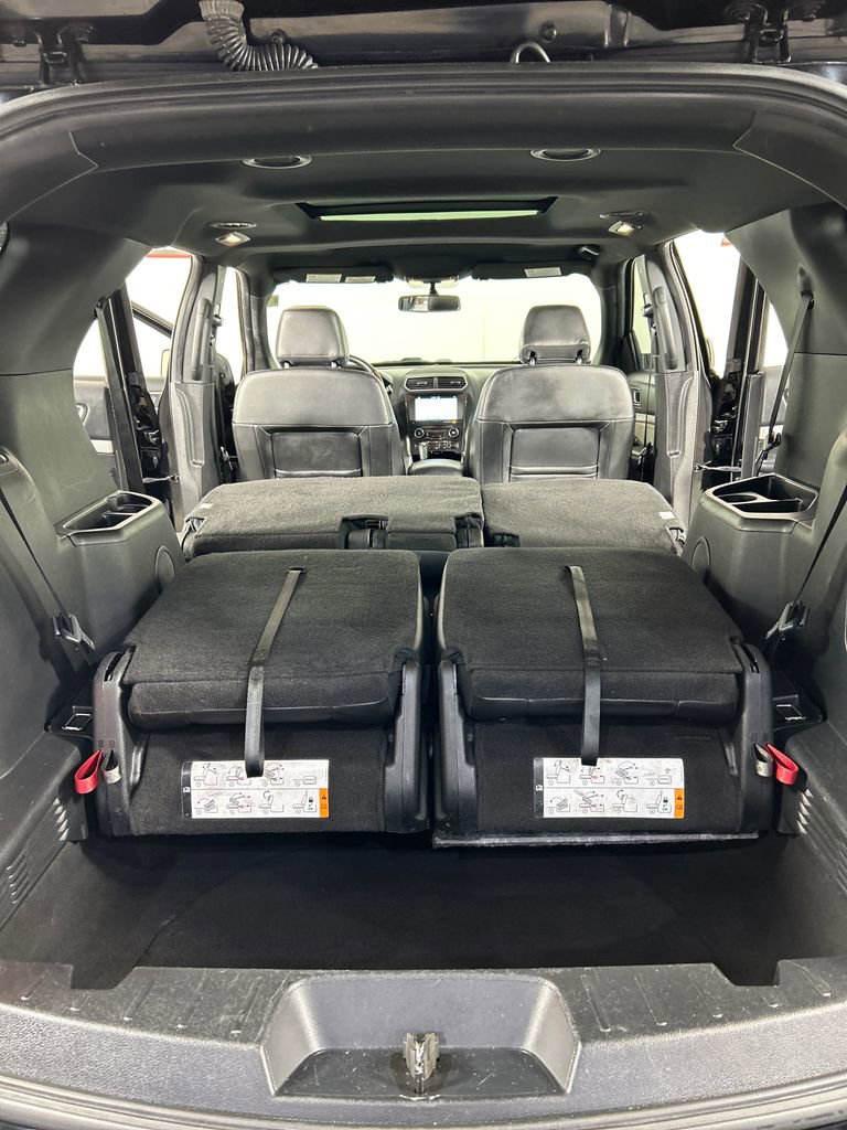 Used 2017 Ford Explorer XLT w/ Equipment Group 202A image 22