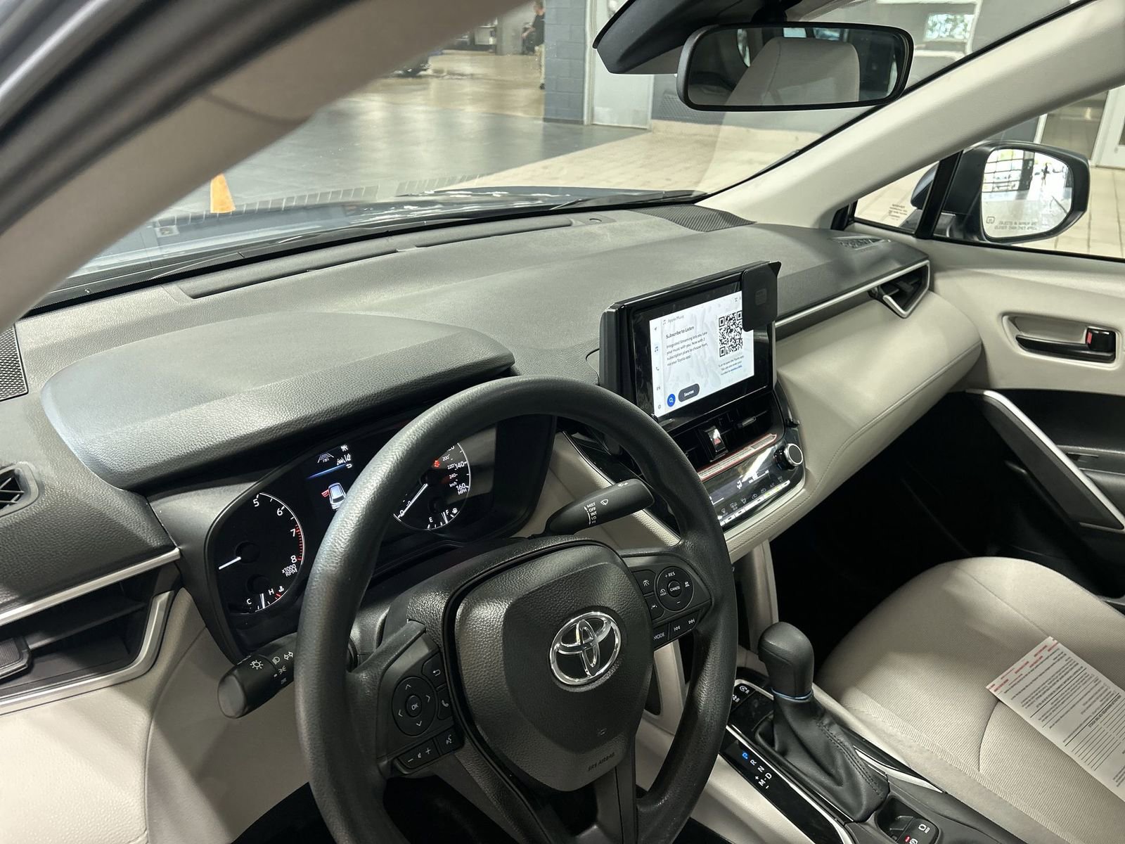 Used 2025 Toyota Corolla Cross L AWD/4WD image 2