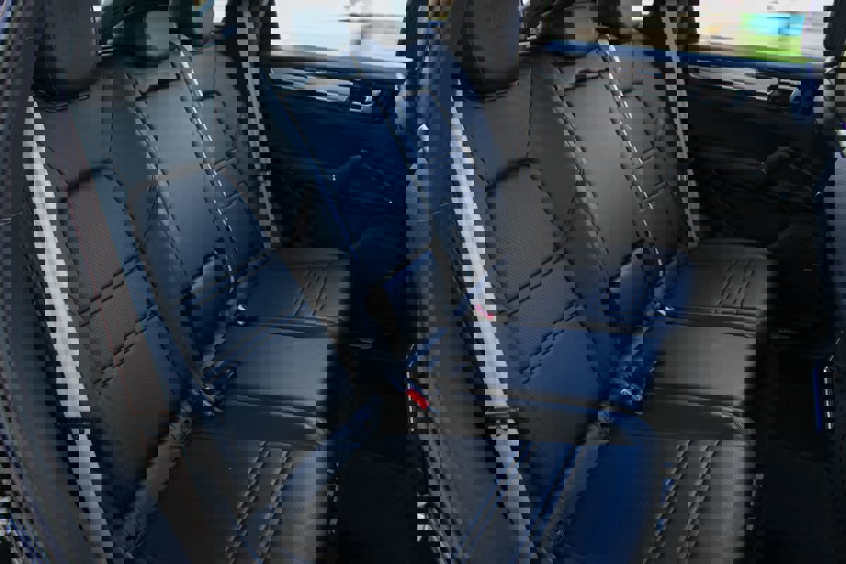 Used 2023 Porsche Cayenne Platinum Edition image 22