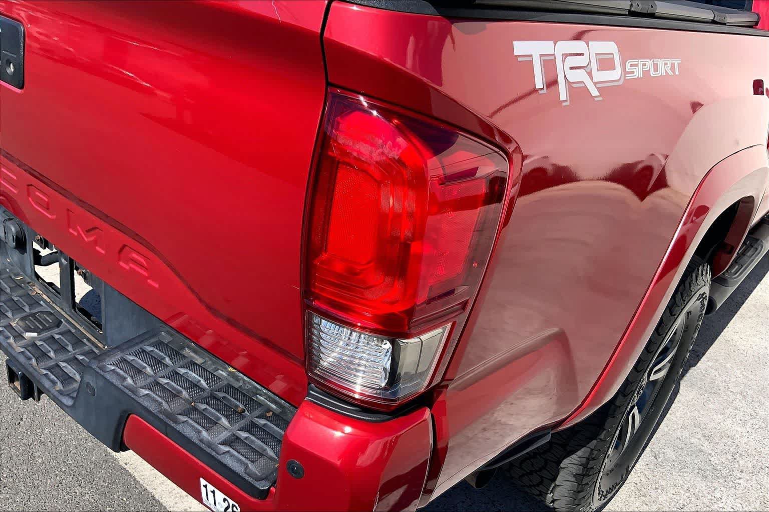 Used 2017 Toyota Tacoma TRD Sport RWD image 32
