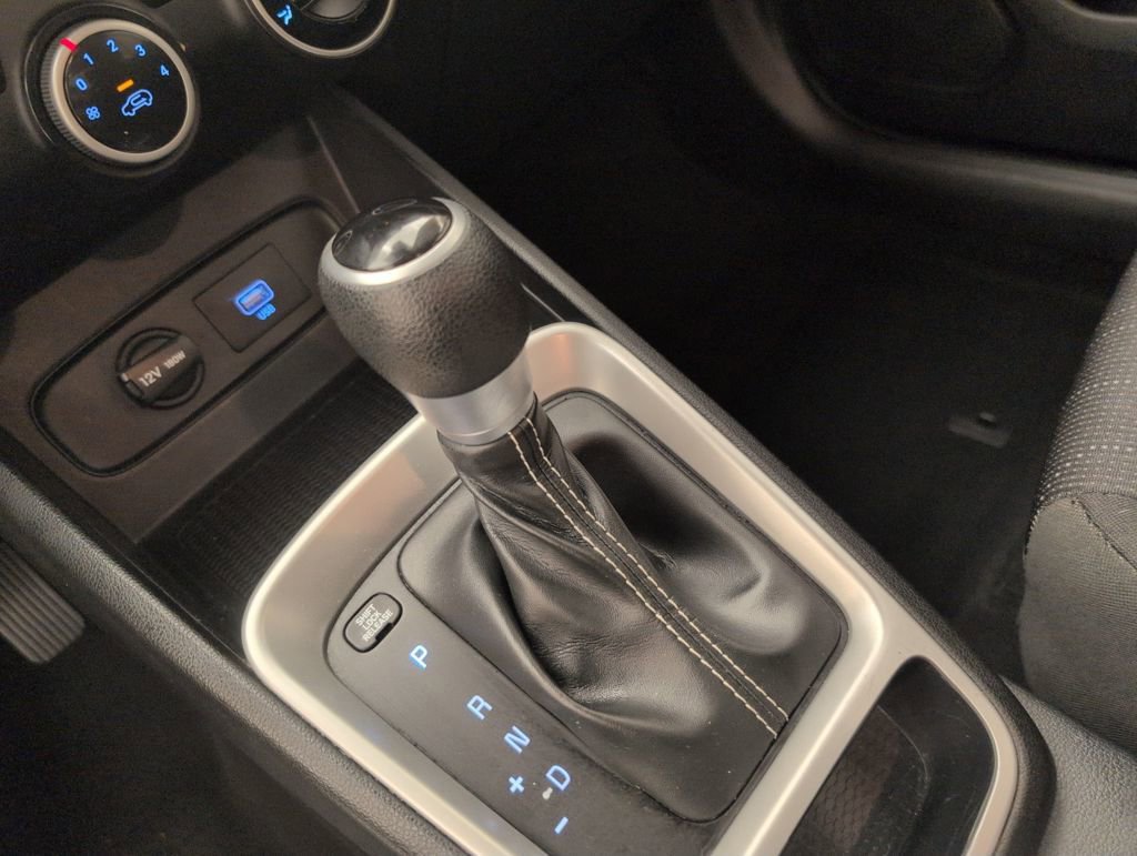 Used 2021 Hyundai Venue SE image 30