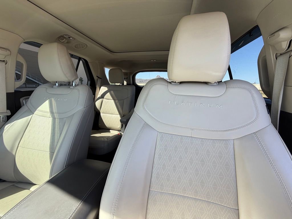 Used 2022 Ford Explorer Platinum w/ Equipment Group 601A AWD/4WD image 13