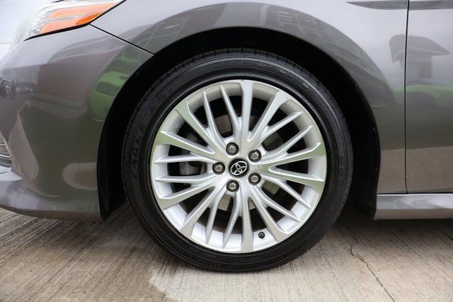 Used 2018 Toyota Camry XLE image 24