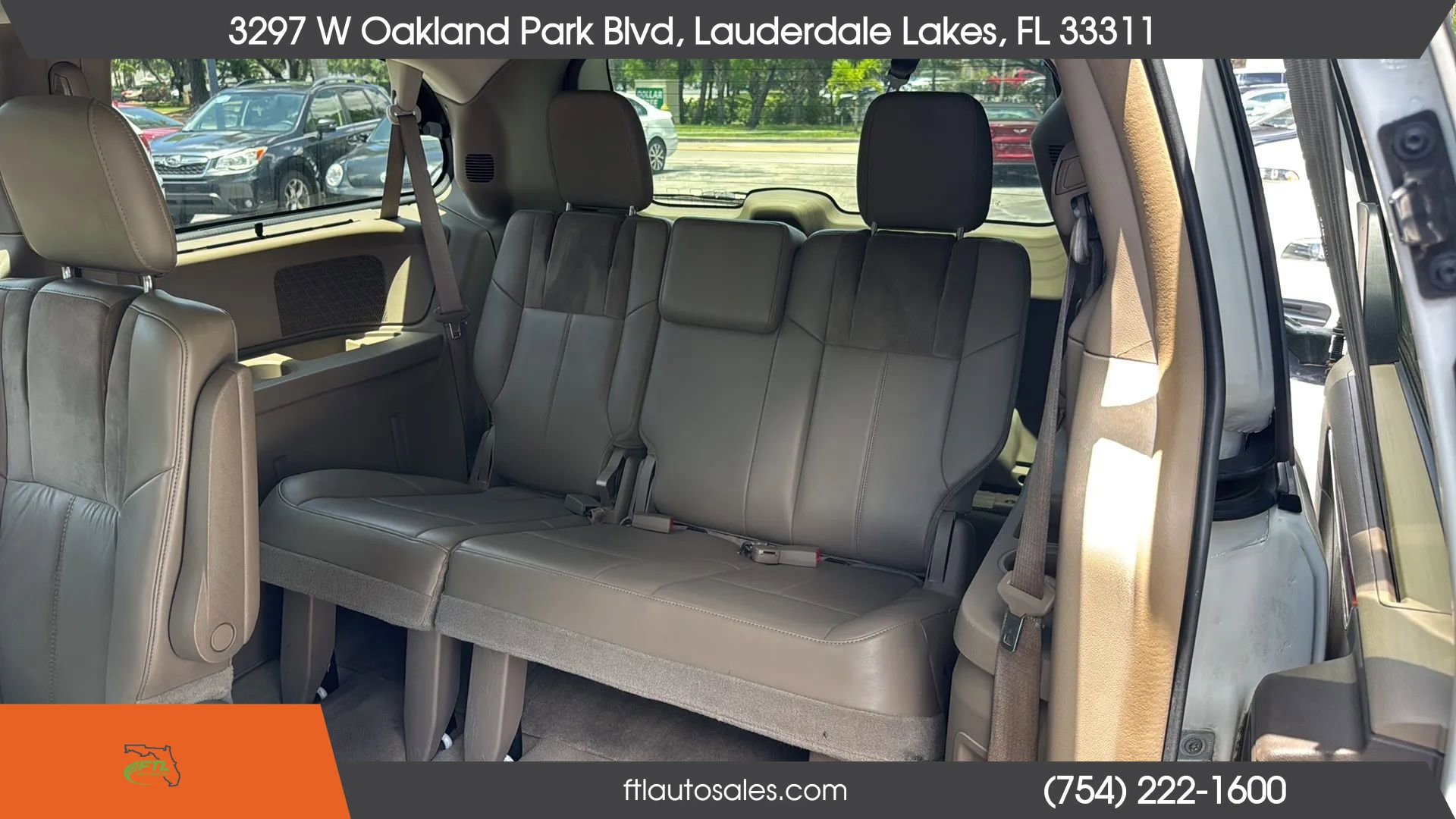 Used 2012 Chrysler Town & Country Limited w/ Luxury Group FWD image 28