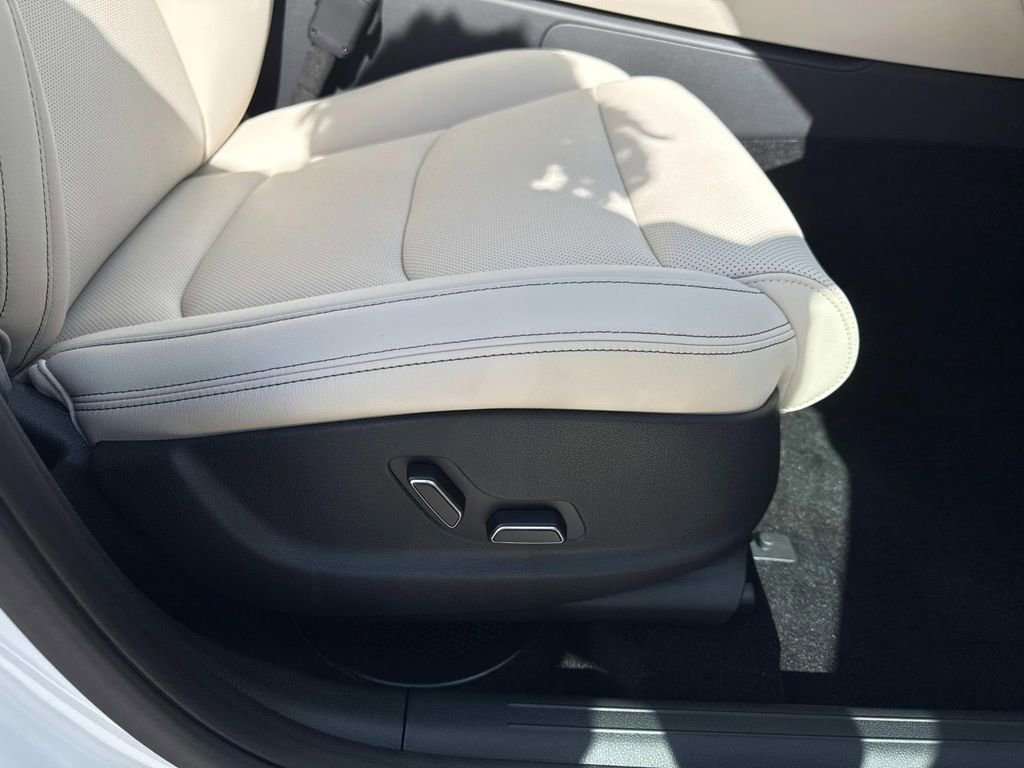 New 2026 Genesis GV70 2.5T Select image 15