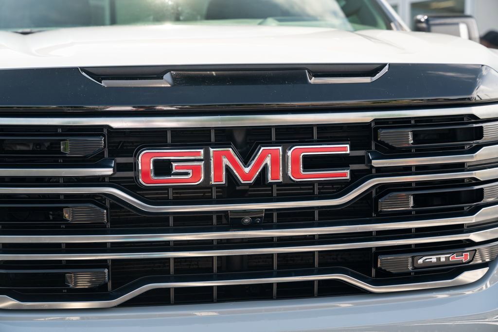 Used 2025 GMC Sierra 1500 AT4 w/ AT4 Premium Package AWD/4WD image 5