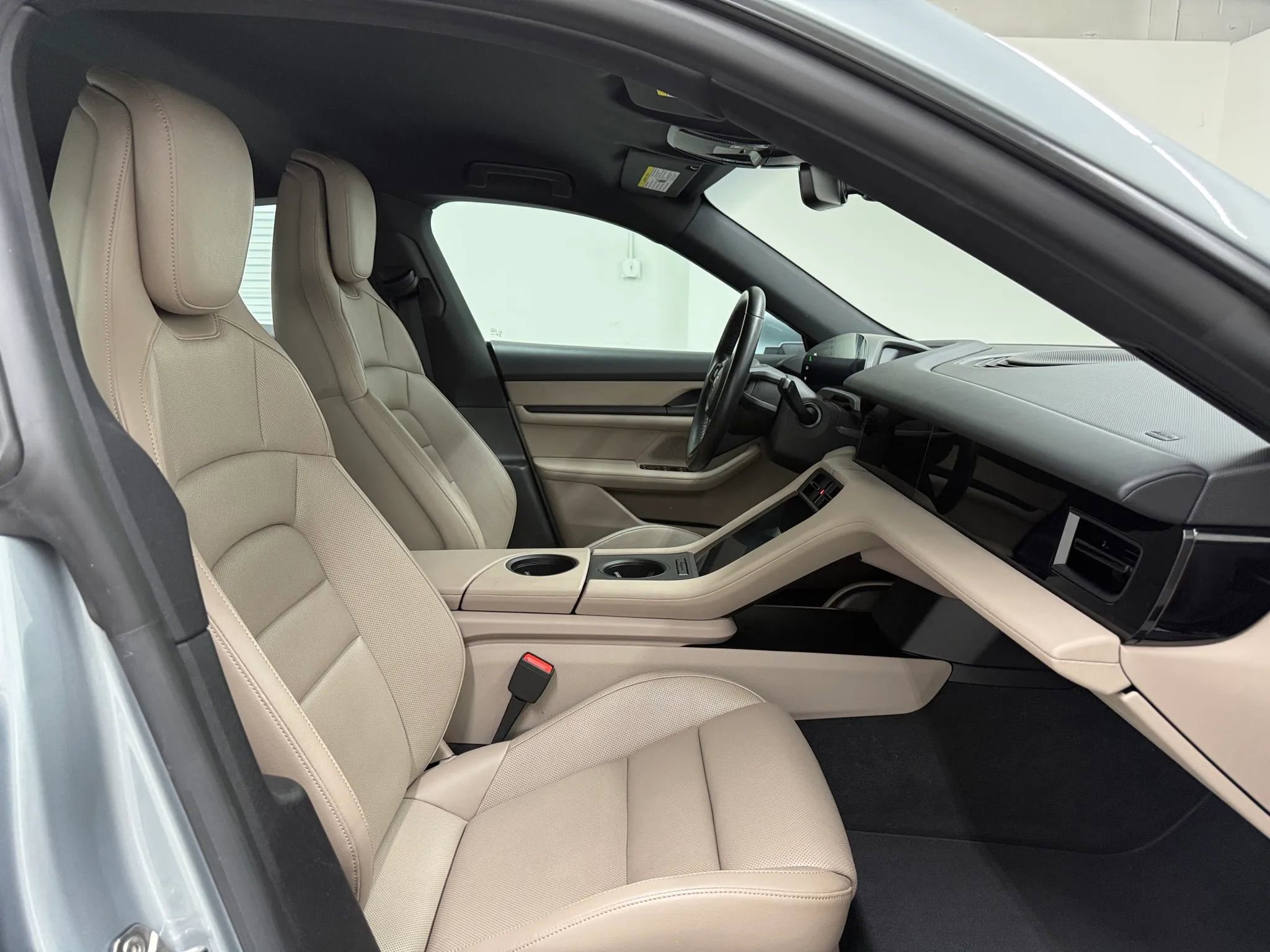 Used 2021 Porsche Taycan image 10