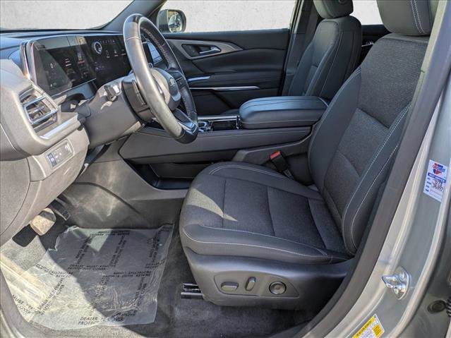 Used 2024 Chevrolet Traverse LT image 17