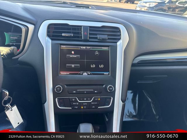 Used 2016 Ford Fusion SE FWD image 18