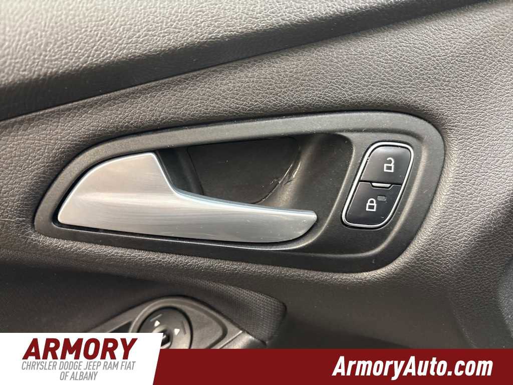 Used 2017 Ford Focus SE w/ Cold Weather Package image 9