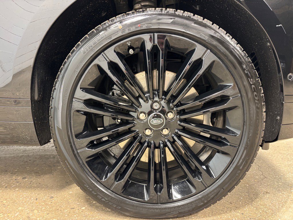 New 2026 Land Rover Range Rover Velar Dynamic SE image 11