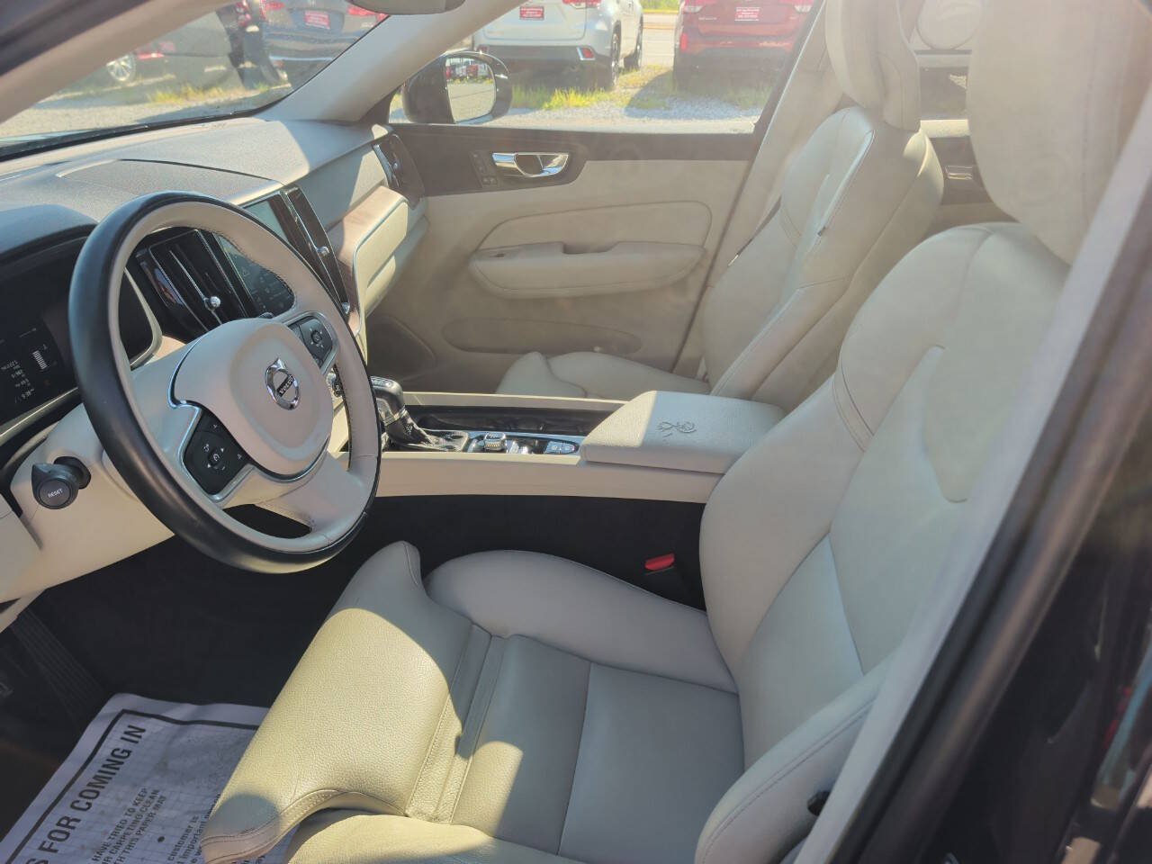 Used 2019 Volvo XC60 T5 Momentum w/ Premium Package AWD/4WD image 27