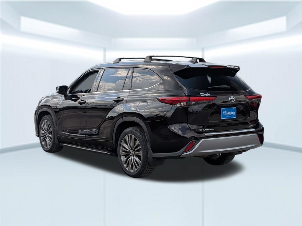 Used 2021 Toyota Highlander Platinum FWD video 3
