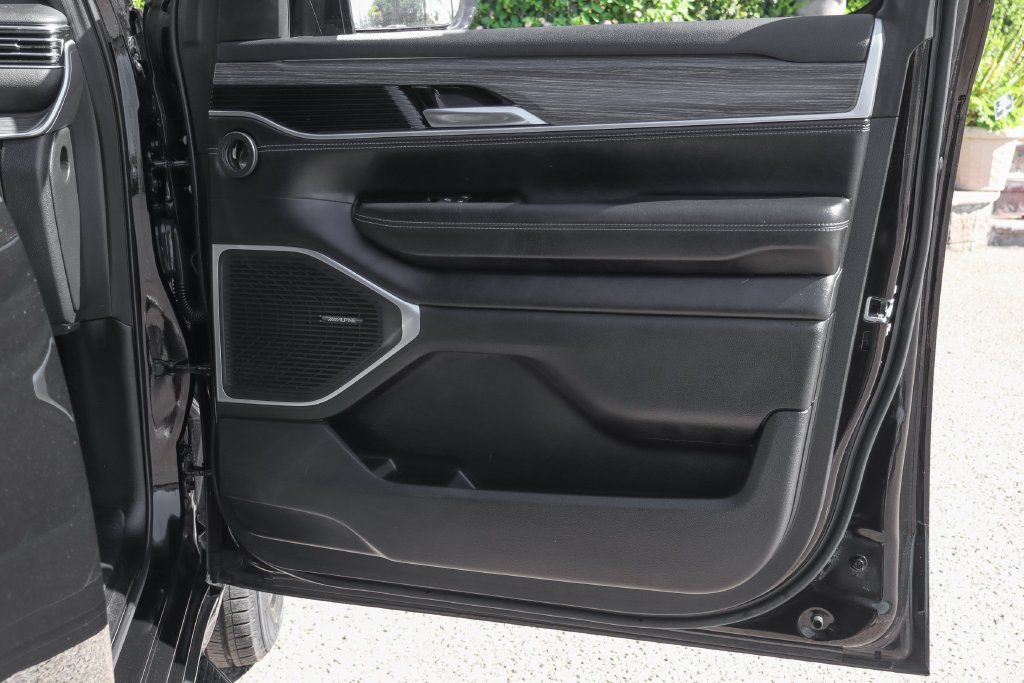 Used 2024 Jeep Wagoneer Series II RWD image 48