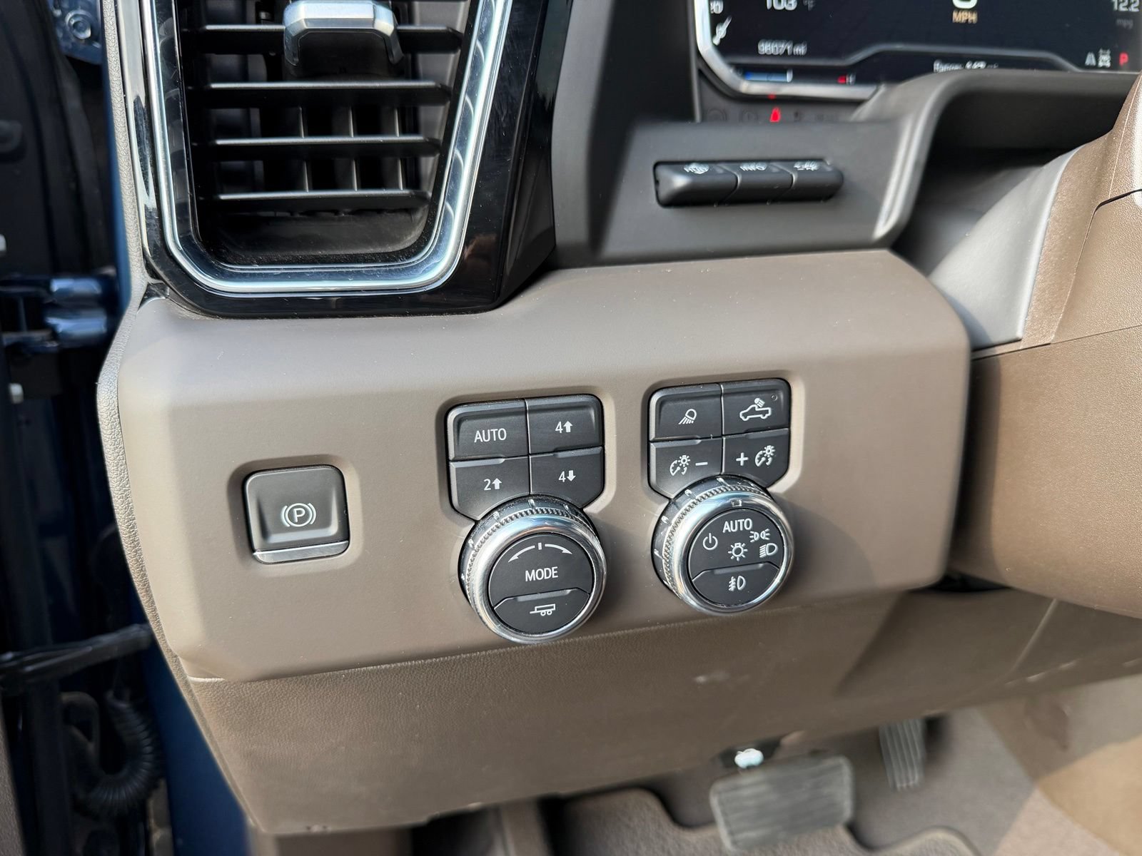 Used 2023 GMC Sierra 1500 Denali w/ Denali Reserve Package AWD/4WD image 17