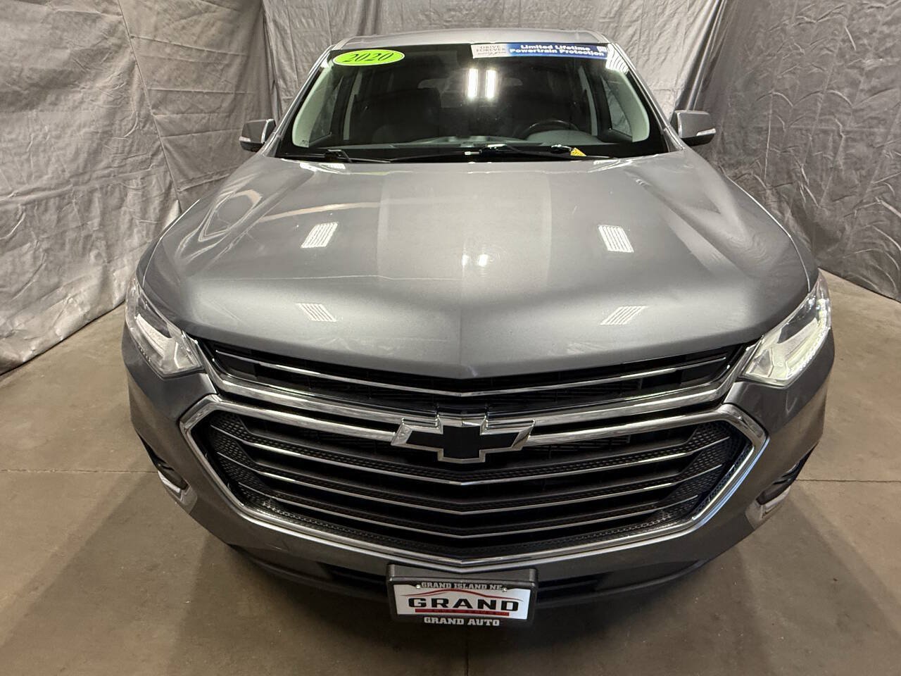 Used 2020 Chevrolet Traverse LT w/ LPO, Floor Liner Package AWD/4WD image 2