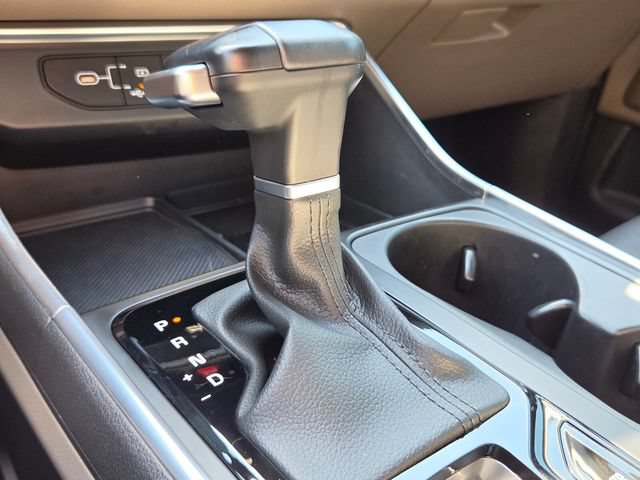 Used 2025 Kia Carnival EX FWD image 19