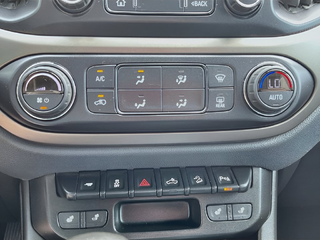 Used 2022 Chevrolet Colorado Z71 AWD/4WD image 16
