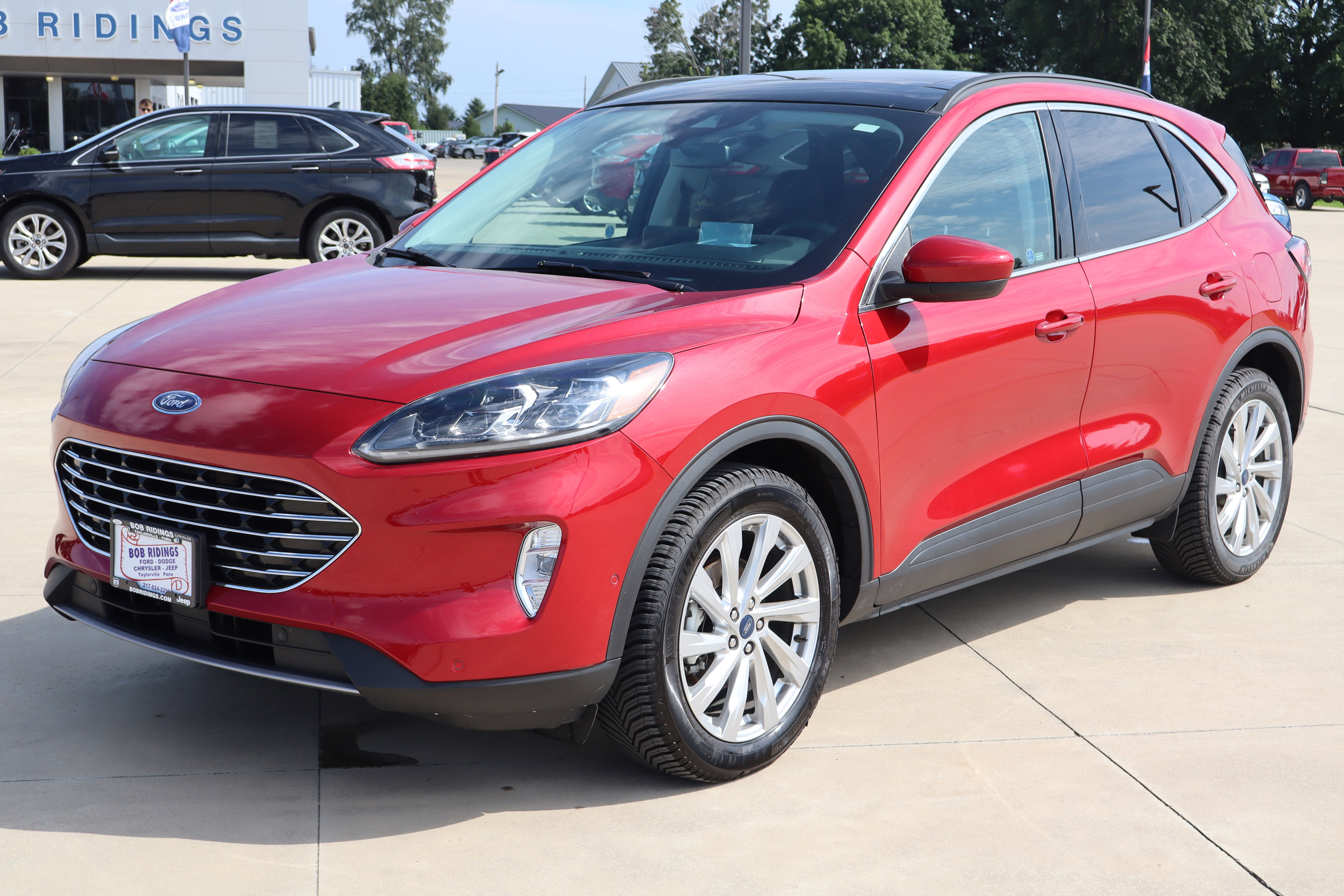 Used 2022 Ford Escape Titanium w/ Titanium Elite Package image 2